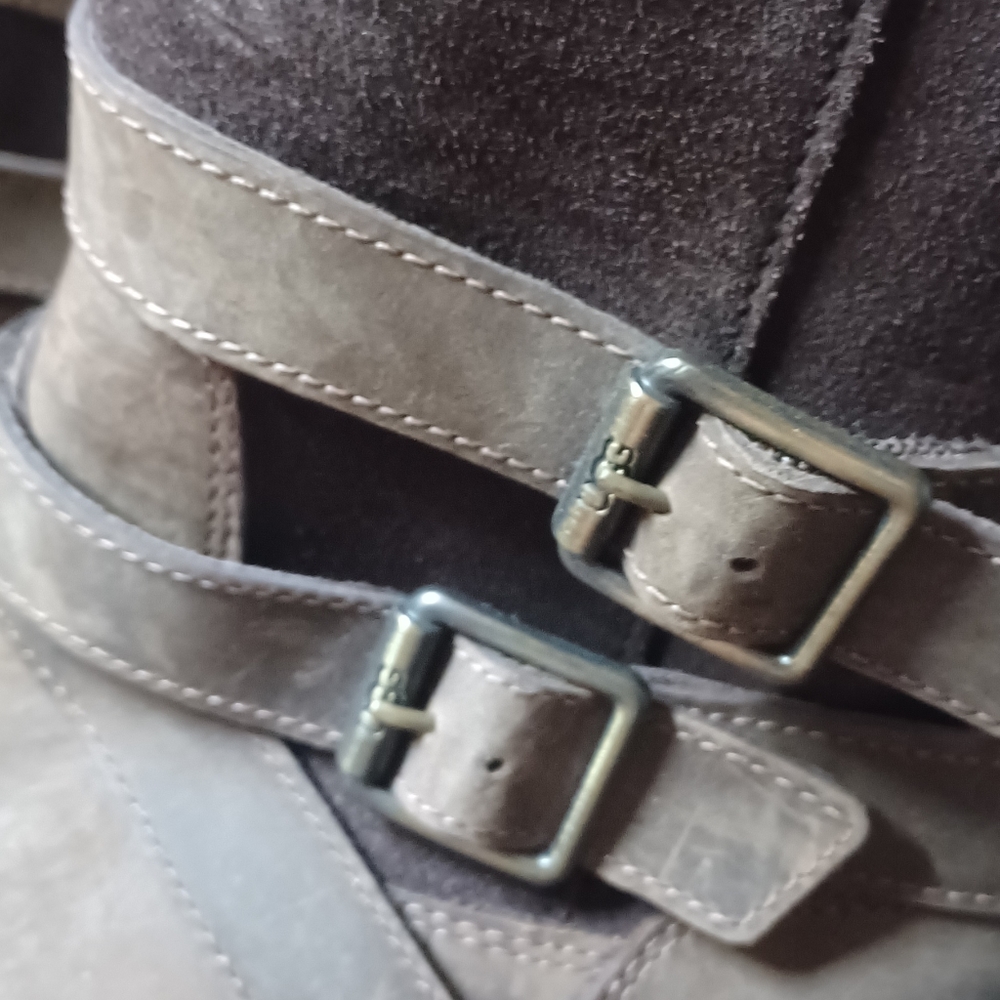 UGG - Picture 8 of 11